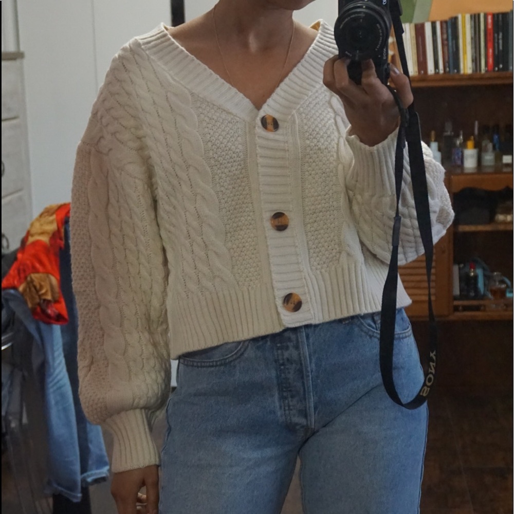 Cropped Cable knit Cardigan